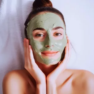 Maska za lice sa zelenim cajem